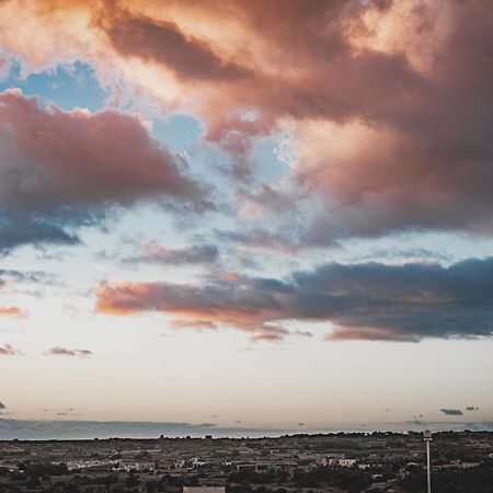 Artists' Nest Bed and Breakfast Marsaskala Buitenkant foto